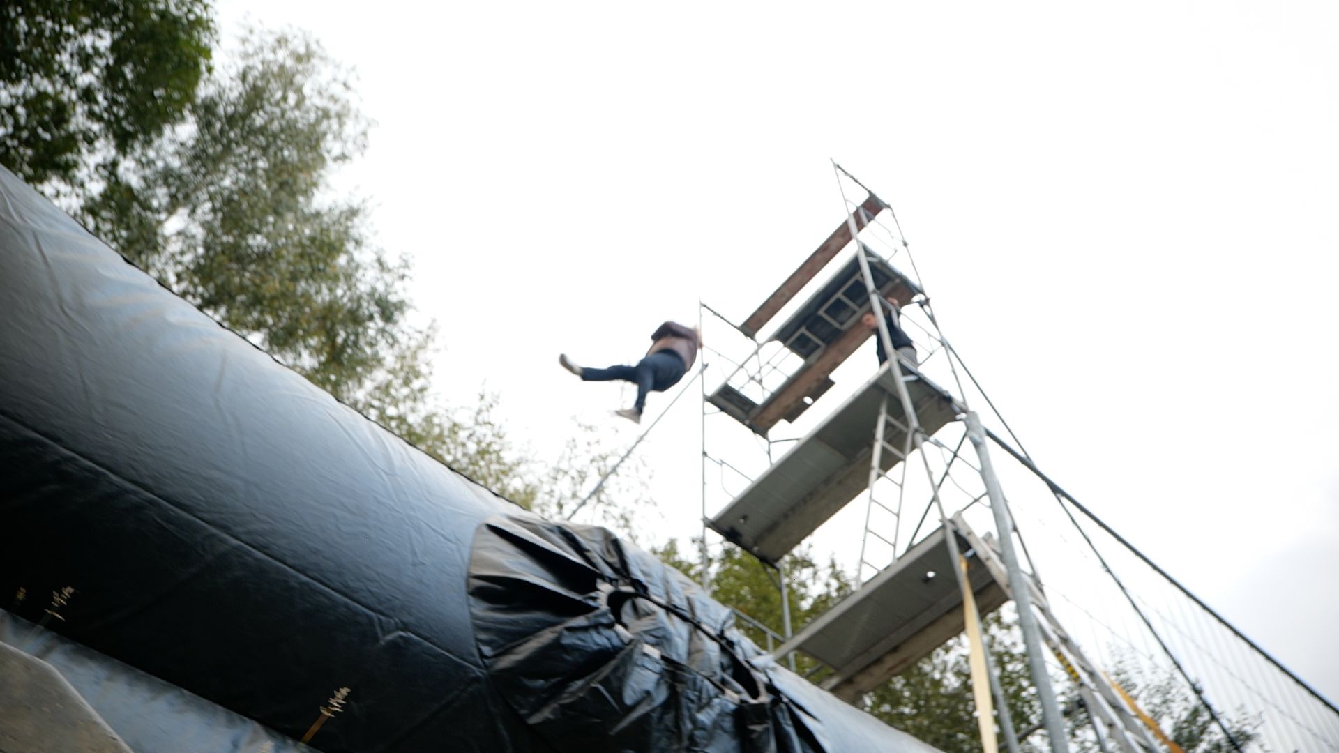Kommunikations-Stuntman Fall